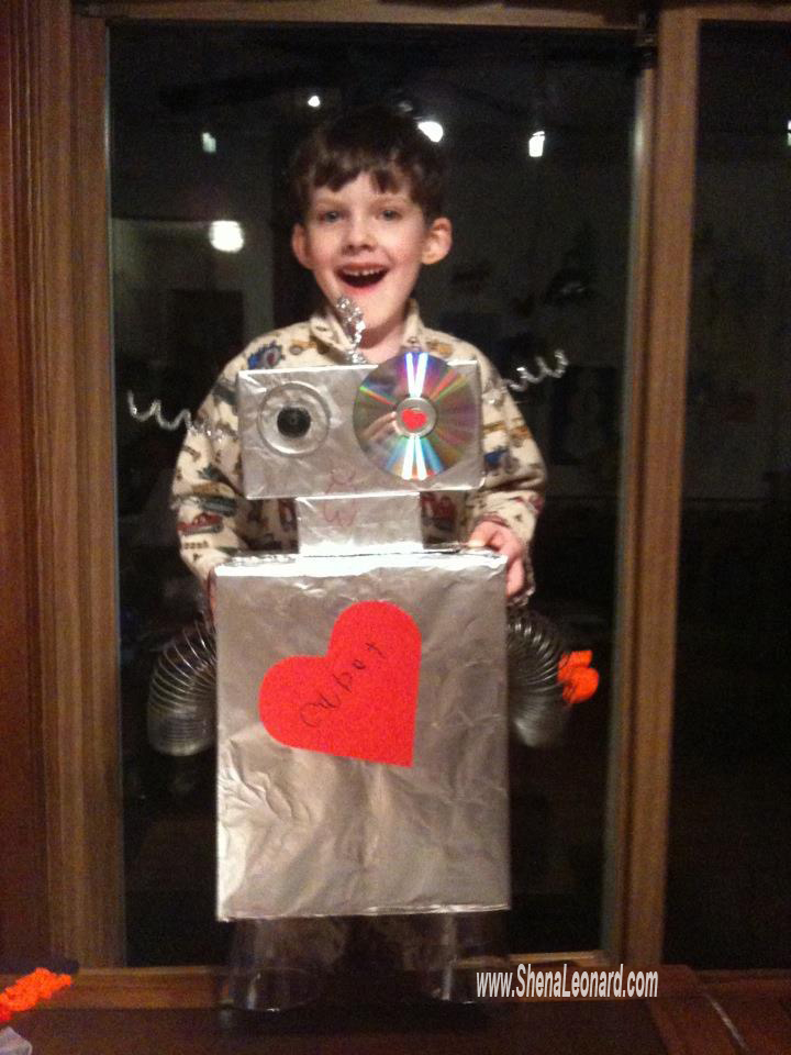 Fun Robot Valentine's Box. (=