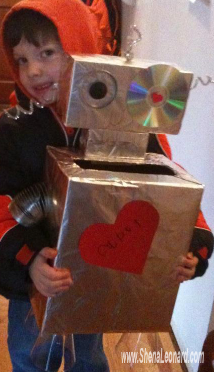 Fun Robot Valentine's Box. (=